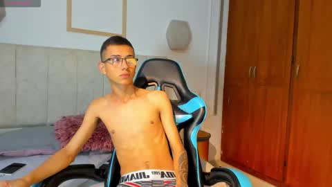 Snapshot of asher_lux chatting on 01/06/26, 01:48 Asher online show from 01/06/26, 01:48