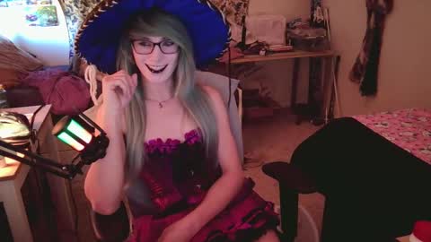 Snapshot of ashethegengar chatting on 10/21/25, 07:36 Ashley Scarlett online show from 10/21/25, 07:36