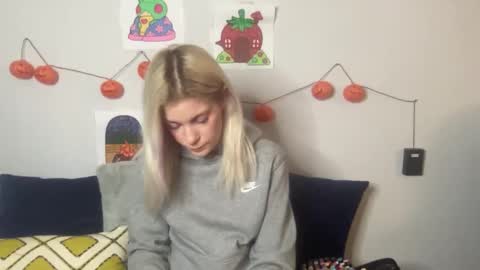 Snapshot of ashleebby818 chatting on 02/01/26, 01:26 Ashlee online show from 02/01/26, 01:26