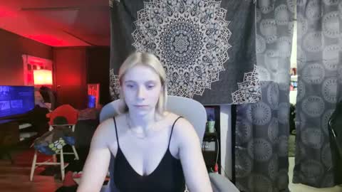 Snapshot of ashleewolfx chatting on 12/23/24, 02:24 Ashlee Wolf online show from 12/23/24, 02:24