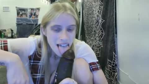 Snapshot of ashleewolfx chatting on 11/11/25, 10:10 Ashlee Wolf online show from 11/11/25, 10:10