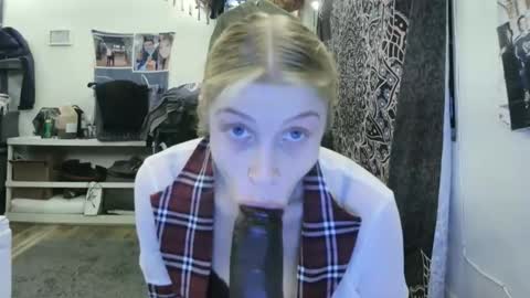 Snapshot of ashleewolfx chatting on 11/15/25, 05:49 Ashlee Wolf online show from 11/15/25, 05:49