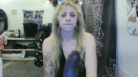 Snapshot of ashleewolfx chatting on 11/16/25, 06:30 Ashlee Wolf online show from 11/16/25, 06:30