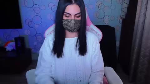 Snapshot of ashley__cooper__ chatting on 09/22/25, 04:47 Yasmina online show from 09/22/25, 04:47