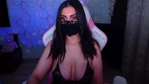 Snapshot of ashley__cooper__ chatting on 10/29/25, 02:47 Yasmina online show from 10/29/25, 02:47