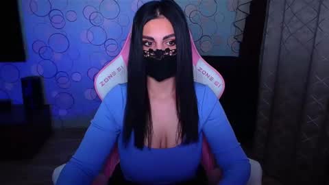 Snapshot of ashley__cooper__ chatting on 11/18/25, 03:45 Yasmina online show from 11/18/25, 03:45