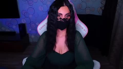 Snapshot of ashley__cooper__ chatting on 11/30/25, 04:05 Yasmina online show from 11/30/25, 04:05