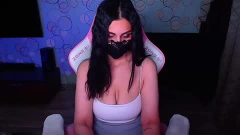 Snapshot of ashley__cooper__ chatting on 12/01/25, 04:06 Yasmina online show from 12/01/25, 04:06