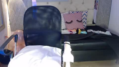 ashley__tylor online show from 04/29/26, 08:15
