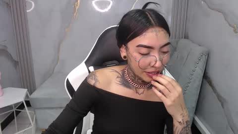 ashley_blum_v online show from 10/29/25, 08:21