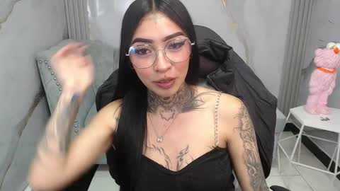 ashley_blum_v online show from 11/25/25, 08:42