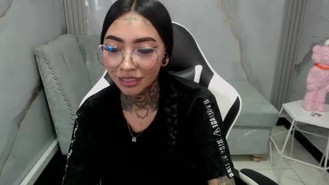 ashley_blum_v online show from 11/28/25, 10:01