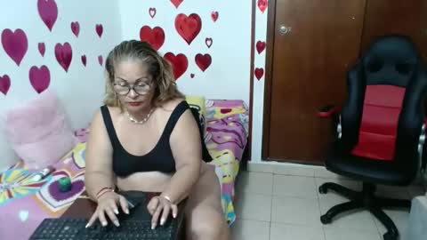 ashley pink11 online show from 01/28/25, 01:39