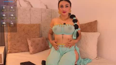 Snapshot of ashley_ruiz_ chatting on 10/31/25, 08:32 Camila online show from 10/31/25, 08:32