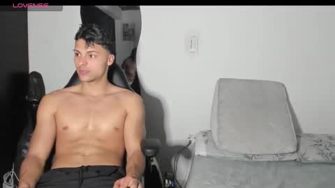 Snapshot of ashleyandtyler chatting on 10/25/25, 01:13 ASHLEY AND TYLER online show from 10/25/25, 01:13