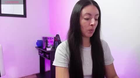 Snapshot of ashleybazan1 chatting on 11/18/25, 02:43 Ashley online show from 11/18/25, 02:43