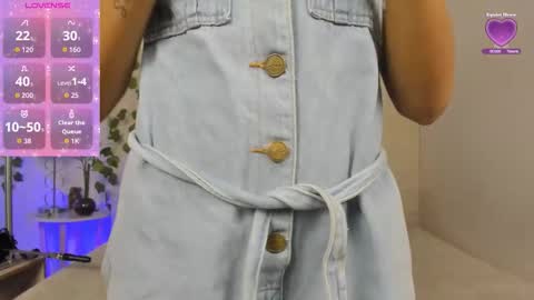 Snapshot of ashleyhiil2 chatting on 11/28/25, 03:42 AshleyHill online show from 11/28/25, 03:42