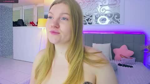 Snapshot of ashleyjonse chatting on 11/12/25, 04:35 AshleyJonse online show from 11/12/25, 04:35