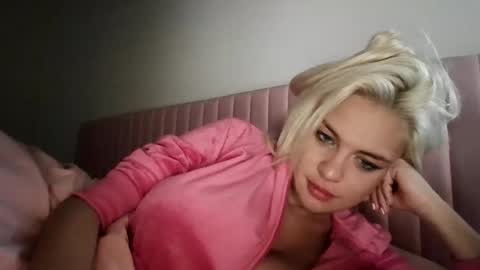 Snapshot of ashleymaddyyyy647935 chatting on 04/25/26, 04:04 ashleymaddyyyy647935 online show from 04/25/26, 04:04