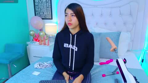 Snapshot of ashleyroberh chatting on 11/28/25, 08:55 AshleyRoberh online show from 11/28/25, 08:55