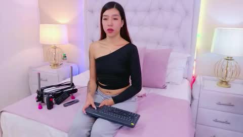 AshleyRoberh online show from 12/17/25, 06:36