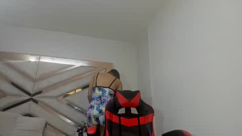 ashleyvanesars online show from 10/03/25, 01:41