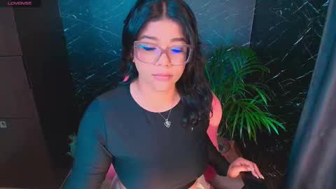 Ashleyy18   online show from 12/21/25, 04:47