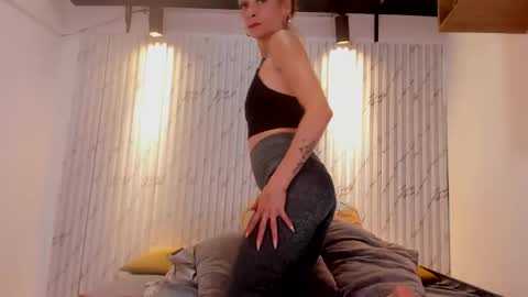Snapshot of ashlybenison chatting on 01/16/25, 02:09 ashlybenison online show from 01/16/25, 02:09