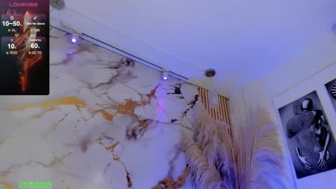 Snapshot of ashlysent_ts chatting on 11/07/25, 01:44 ashlysent_ts online show from 11/07/25, 01:44