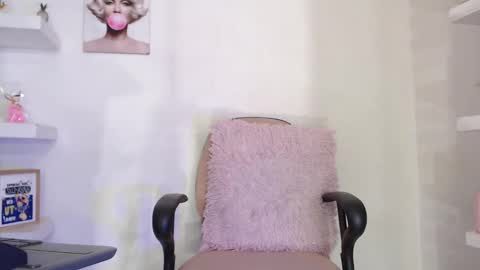 Snapshot of ashlyvesneva chatting on 02/16/25, 10:21  Ashly online show from 02/16/25, 10:21