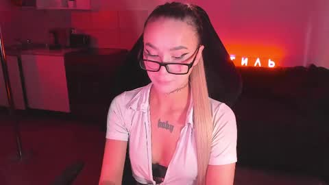 Mila online show from 05/15/26, 04:52