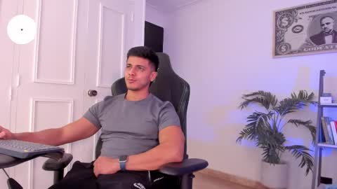 Snapshot of ashton_coleman_ chatting on 11/07/25, 06:35 my name real is camilo online show from 11/07/25, 06:35