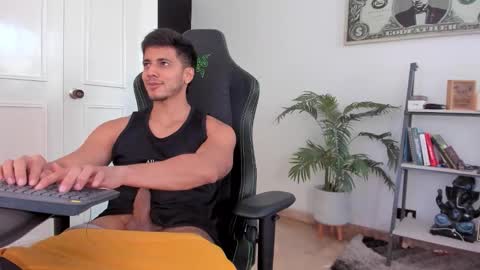 Snapshot of ashton_coleman_ chatting on 11/20/25, 02:39 my name real is camilo online show from 11/20/25, 02:39