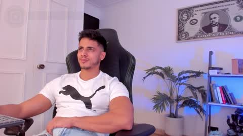 Snapshot of ashton_coleman_ chatting on 11/25/25, 09:04 my name real is camilo online show from 11/25/25, 09:04