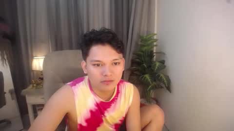 asian_handsomexx online show from 12/18/25, 03:01