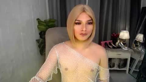 asian_handsomexx online show from 04/16/26, 10:49