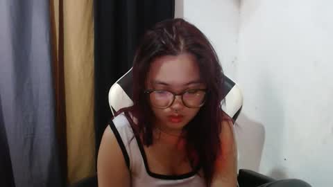Snapshot of asian_honey69 chatting on 05/05/26, 04:04 bb girl online show from 05/05/26, 04:04