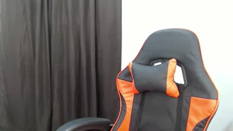 Snapshot of asian_kristellex chatting on 10/26/25, 09:04 KRISTELLE online show from 10/26/25, 09:04