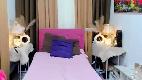 mooreen online show from 12/01/25, 09:47