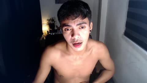 Snapshot of asianboyhunt chatting on 12/10/24, 12:17 Fev online show from 12/10/24, 12:17