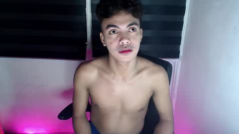 Snapshot of asianboyhunt chatting on 01/14/25, 12:43 Fev online show from 01/14/25, 12:43