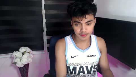 Snapshot of asianboyhunt chatting on 02/13/25, 01:59 Fev online show from 02/13/25, 01:59