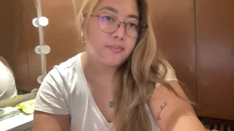 Snapshot of asianbunny10 chatting on 06/04/26, 03:07 Curvy online show from 06/04/26, 03:07