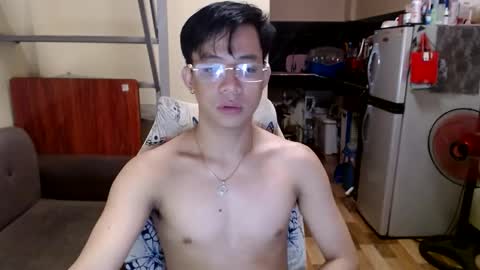Snapshot of asiandreamboyx chatting on 02/15/25, 12:33 asiandreamboyx online show from 02/15/25, 12:33