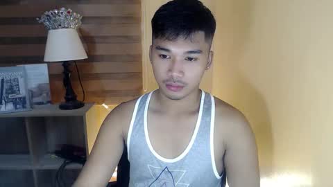 Snapshot of asianhunk_jamesx chatting on 11/17/25, 10:21 asianhunk_jamesx online show from 11/17/25, 10:21