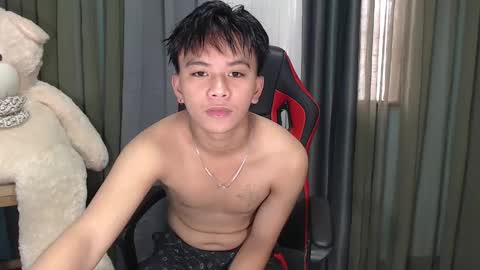 Snapshot of asianhunk_zam chatting on 12/30/24, 04:09 Zam online show from 12/30/24, 04:09