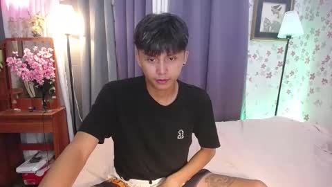 Snapshot of asiansmokeyxx chatting on 12/12/24, 01:17 prince online show from 12/12/24, 01:17