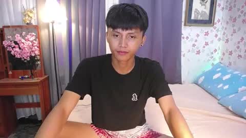 Snapshot of asiansmokeyxx chatting on 01/22/25, 12:17 prince online show from 01/22/25, 12:17