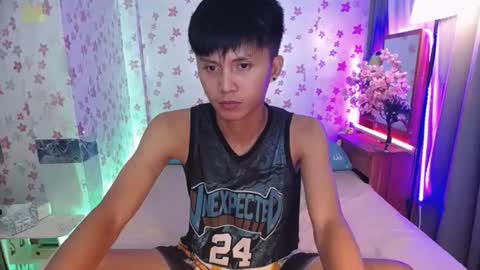 Snapshot of asiansmokeyxx chatting on 02/22/25, 06:52 prince online show from 02/22/25, 06:52