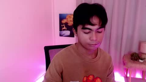 Snapshot of asiansromanticboy chatting on 07/31/26, 04:01 louiejay online show from 07/31/26, 04:01